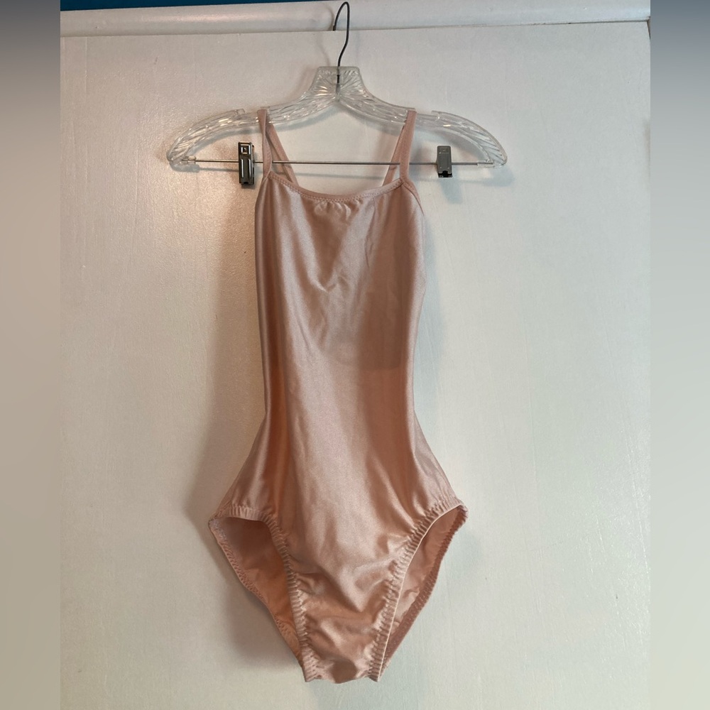 NWOT TanokiaWear leotard size small, light pink